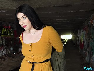 Balls deep making out nearly curvy brunette Amilia Onyx with the addition of a stranger