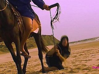 BDSMモデルアレックスZothberg砂漠スレーブ