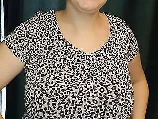 Enlever le chemisier et le soutien-gorge