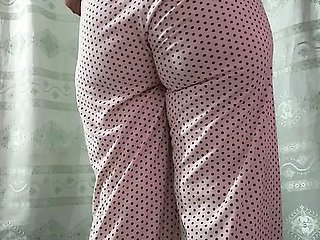Karachi mignonne fille montrant de chilling hipe