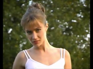Yulia Tikhomirova - Approve Far di Uni Soviet (lelucon)
