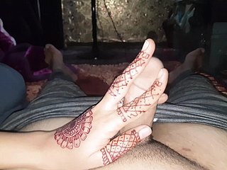 سوتیلی بہن نے اپنے سوتیلے بھائی کو مشت زنی کرنا شروع کر دیا مکمل ویڈیو