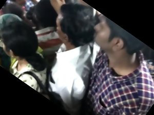 Obese nuisance gadis epik meraba-raba di Chennai bus. DONT Be found lacking