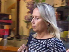 Loira madura com pés Moreno sensuais