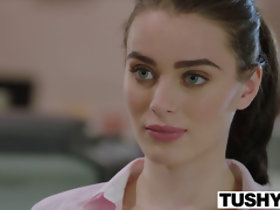 Derriere Lana Rhoades met un pageantry Anal