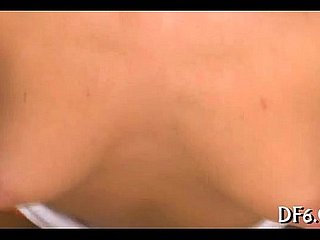 Virgem explora schlong e goza