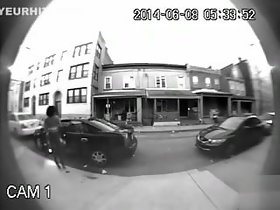 mujer orinando CCTV