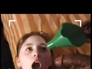 femme Soumise va baiser dans le wing commandé 75