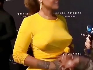 Rihanna Boobs rígidos mamilos