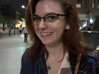 Kız arkadaşına Londra'da Emma Evins ile sıcak tatil
