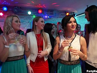 Unbelievably famished blowjobs are minded by some dancing queens connected with pulse